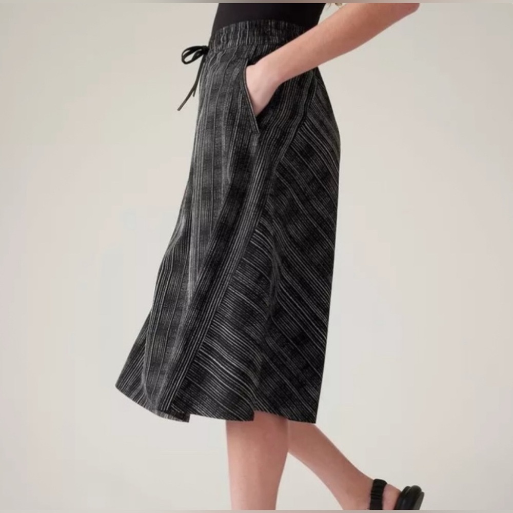 Athleta Arrival Stretch A-Line Midi Skirt Amara Stripe Black Size 0 Travel